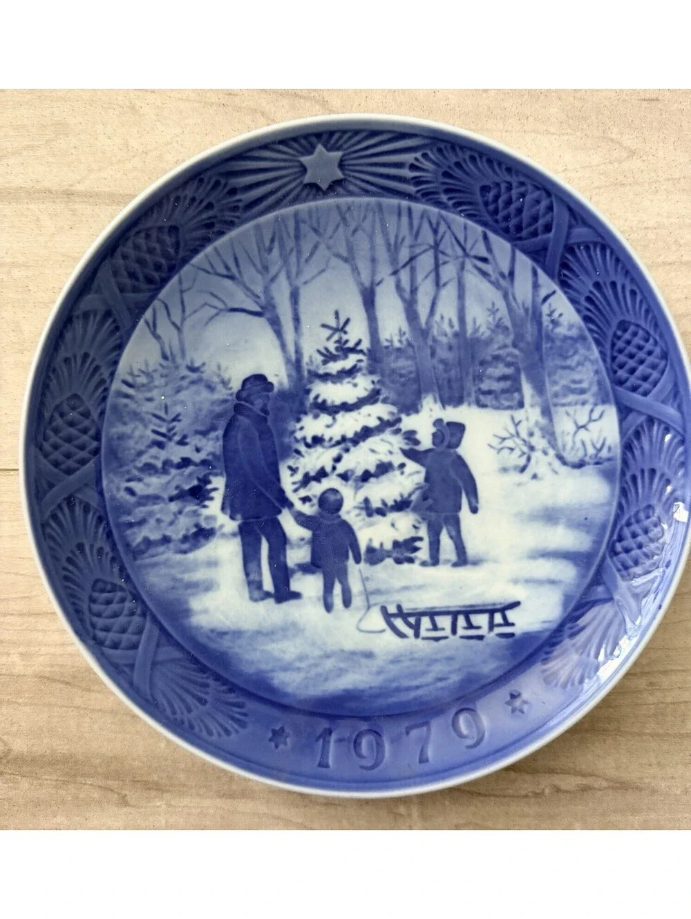 Royal Copenhagen 1979 Choosing the Christmas Tree 7